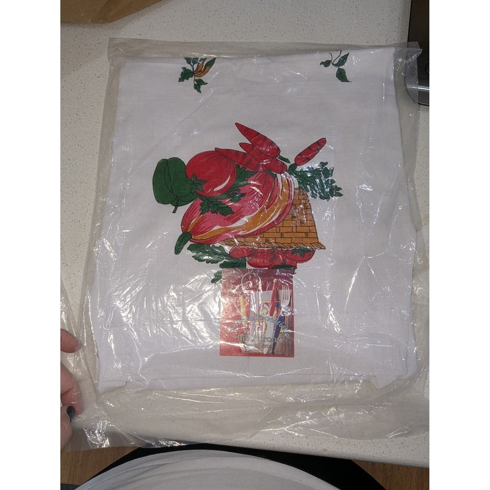 Vintage Bib Apron White Harvest Vegetable Graphic‎ Print New NOS